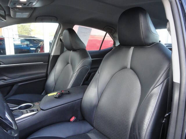 2022 Toyota Camry Hybrid XLE