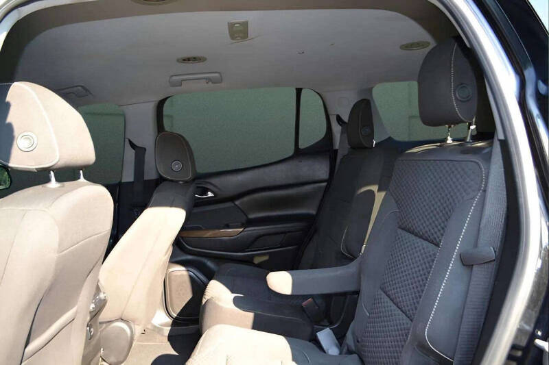 2017 GMC Acadia SLE-2