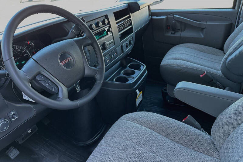 2023 GMC Savana 2500