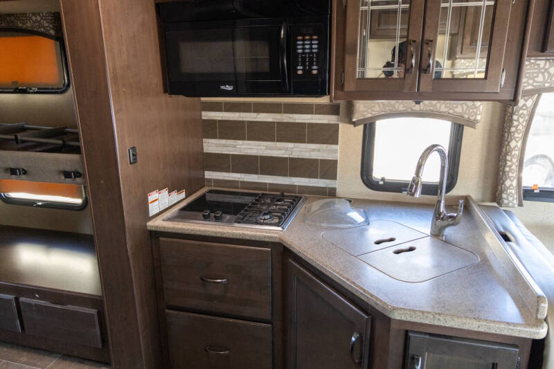 2019 Thor Motor Coach CHATEAU 31E