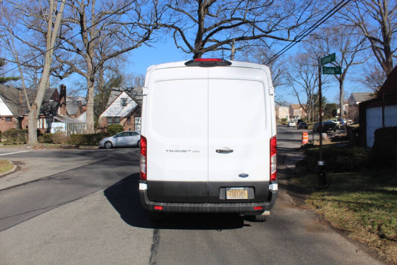 2025 Ford Transit 250