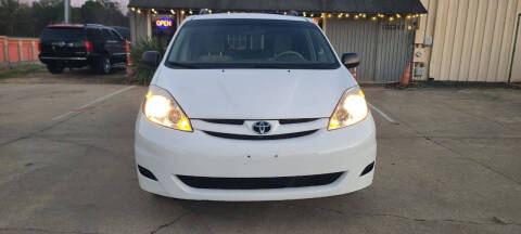 2010 Toyota Sienna LE 7-Passenger