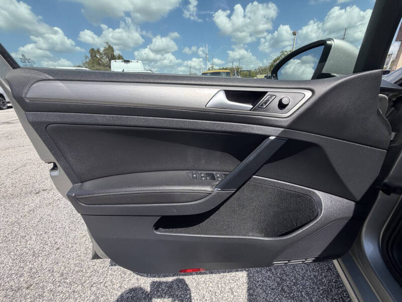 2015 Volkswagen Golf TSI S