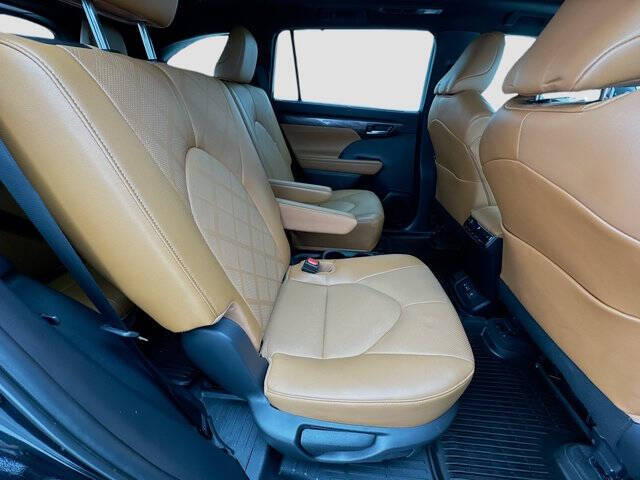 2023 Toyota Highlander Platinum