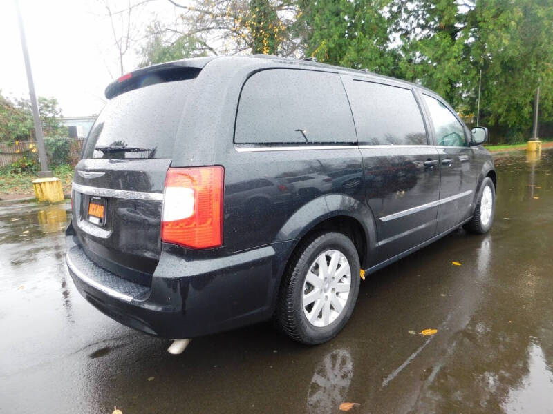 2016 Chrysler Town and Country Touring