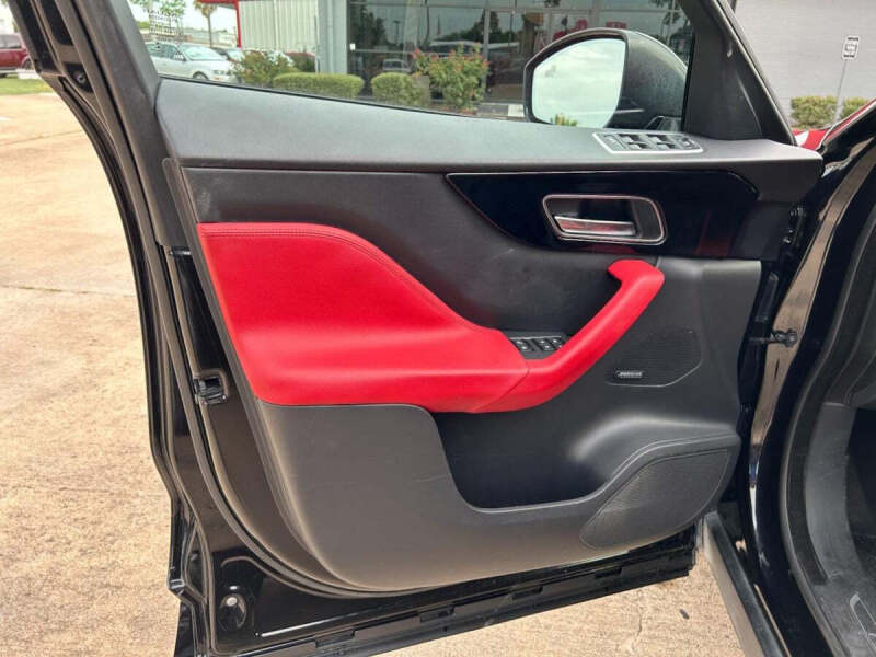 2018 Jaguar F-PACE 25t R-Sport