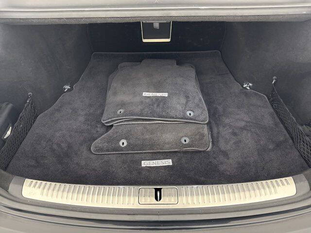 2017 Genesis G90