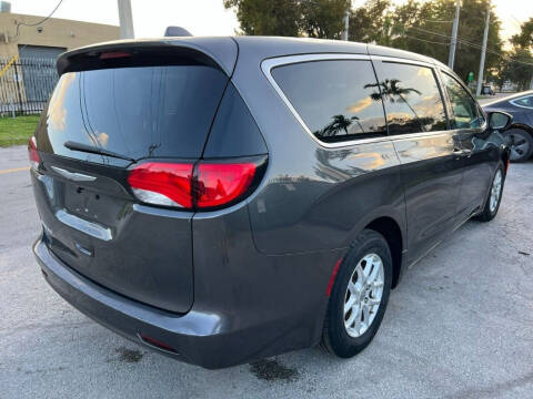 2017 Chrysler Pacifica LX