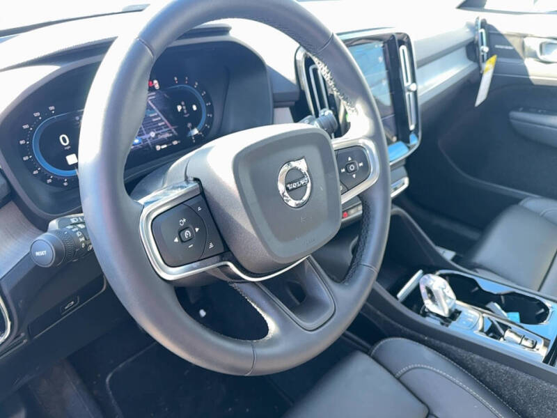 2025 Volvo XC40 B5 Plus Bright Theme