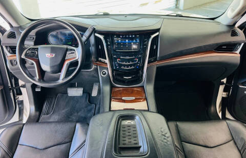 2017 Cadillac Escalade Luxury