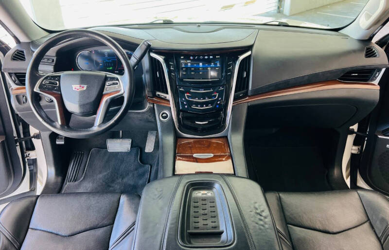 2017 Cadillac Escalade Luxury
