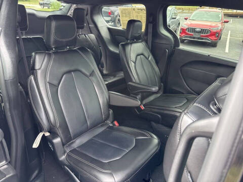 2025 Chrysler Pacifica Select