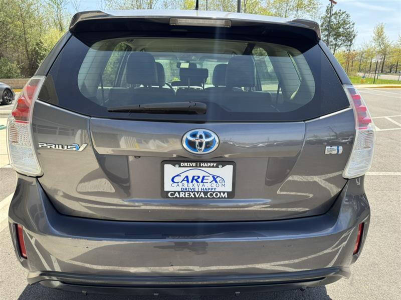 2017 Toyota Prius v Four