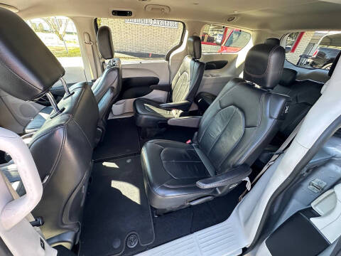 2017 Chrysler Pacifica Touring-L