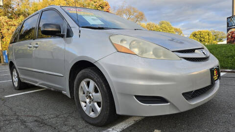 2006 Toyota Sienna LE 8 Passenger