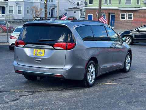 2017 Chrysler Pacifica Touring-L