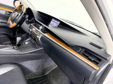 2014 Lexus ES 300h