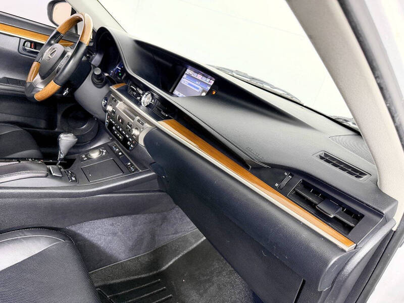 2014 Lexus ES 300h