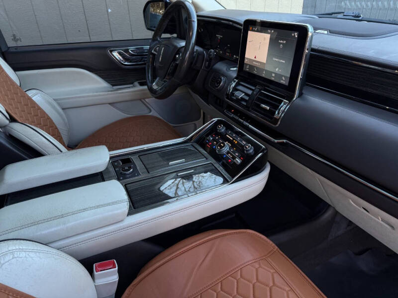 2018 Lincoln Navigator Black Label