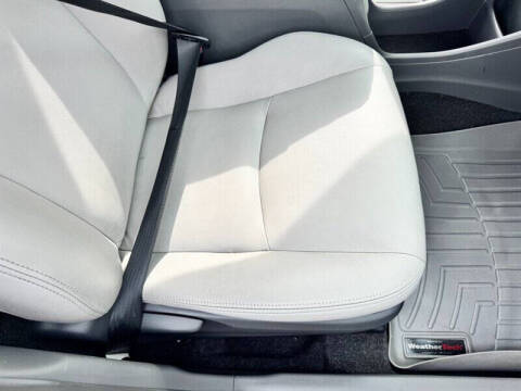 2014 Toyota Prius v Two