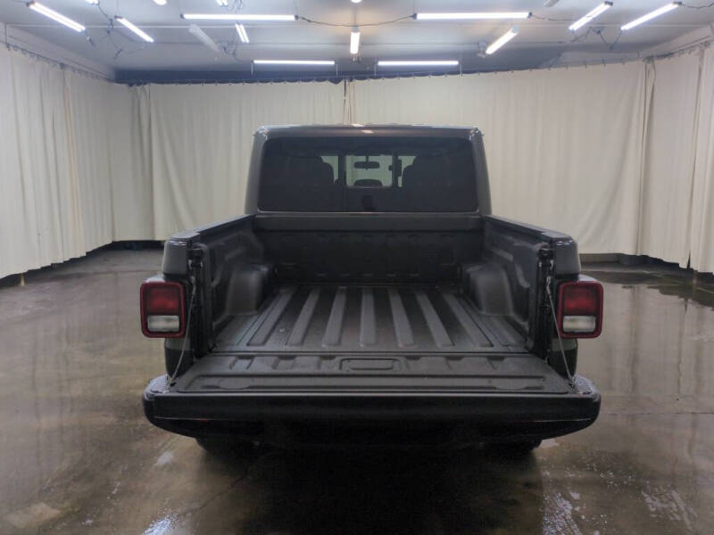 2025 Jeep Gladiator NightHawk