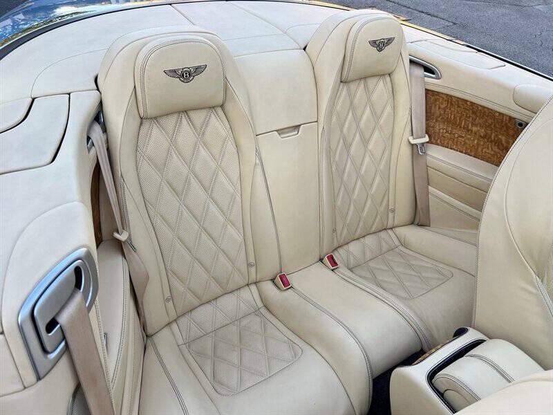 2015 Bentley Continental 23