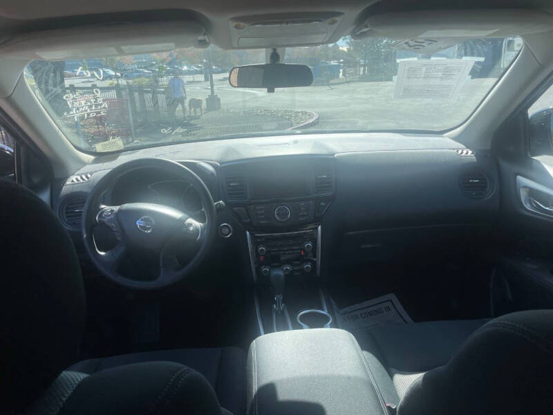 2017 Nissan Pathfinder S