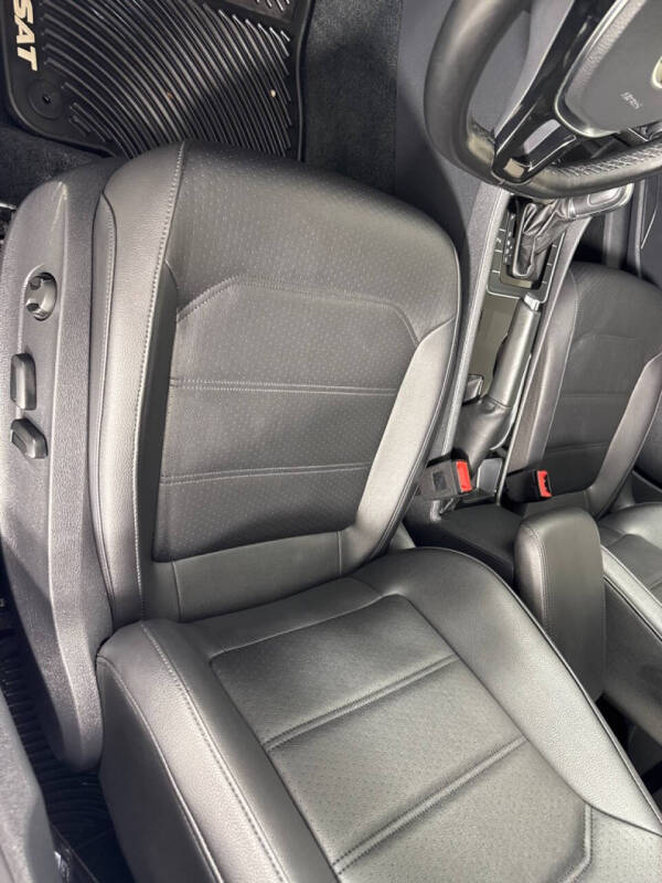 2019 Volkswagen Passat SE R-Line