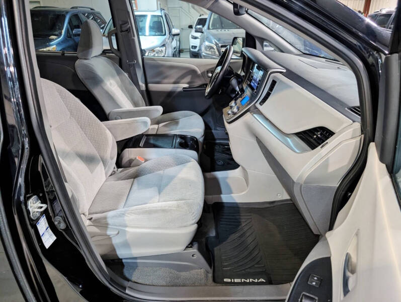 2020 Toyota Sienna LE 7-Passenger