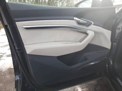 2019 Audi e-tron quattro Prestige