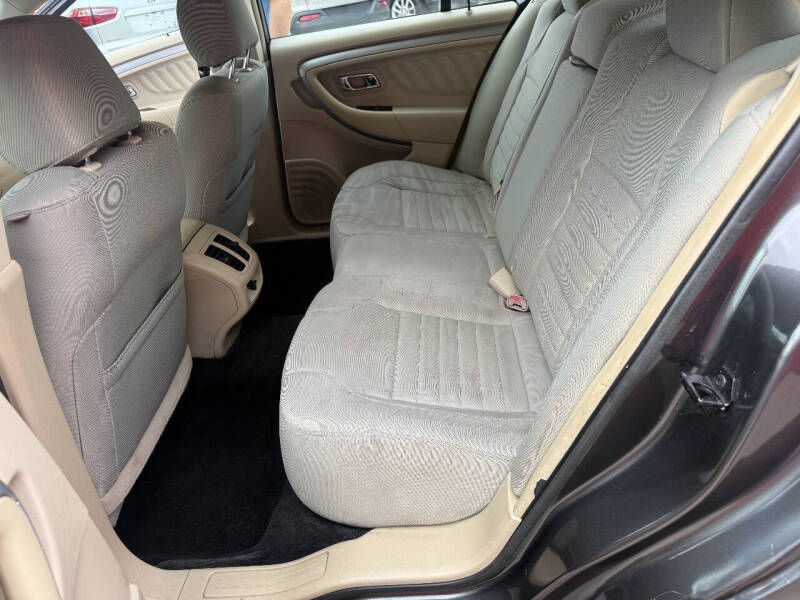 2016 Ford Taurus SE