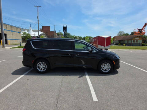 2027 Chrysler Pacifica Select