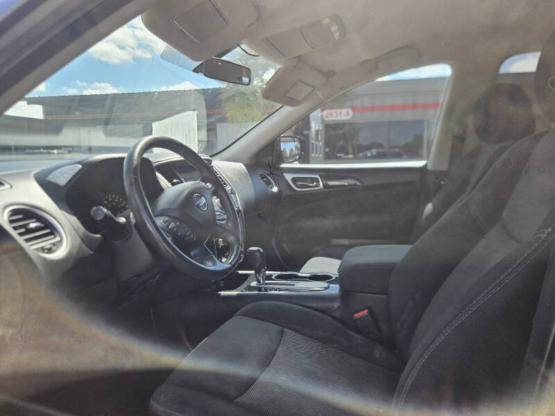 2017 Nissan Pathfinder SV