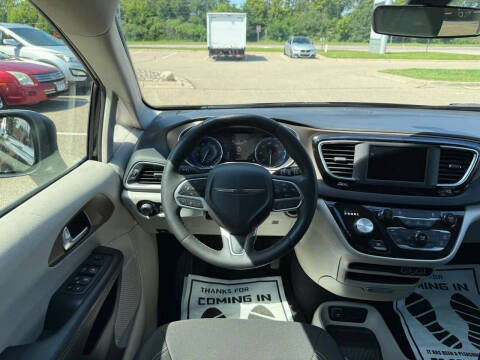 2022 Chrysler Voyager LX