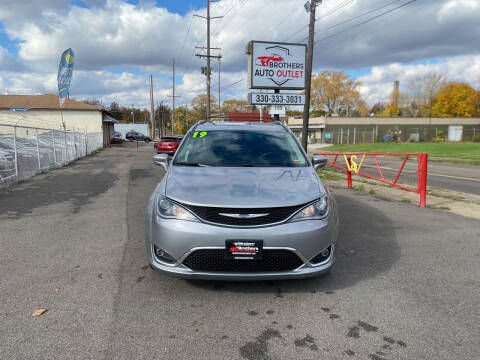 2019 Chrysler Pacifica for sale at Brothers Auto Group - Brothers Auto Outlet in Youngstown OH