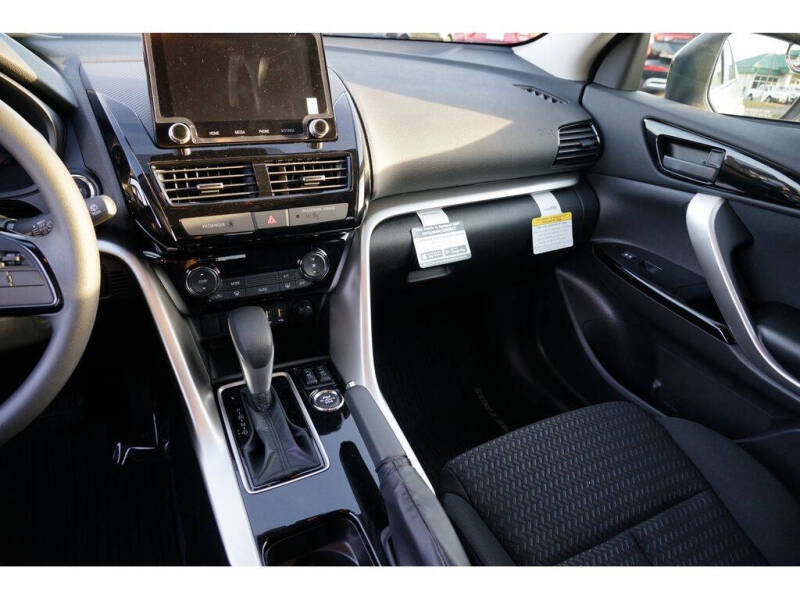 2025 Mitsubishi Eclipse Cross LE