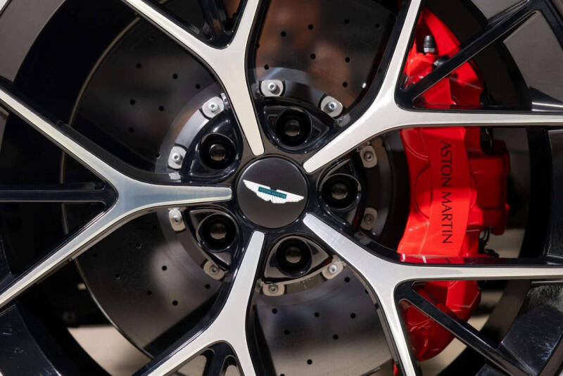 2025 Aston Martin DBX 707