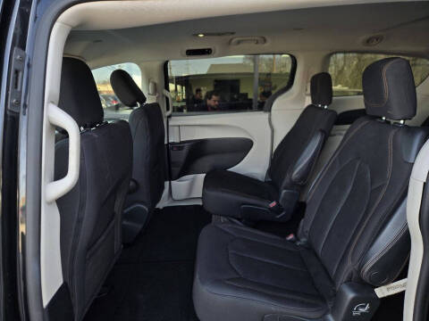 2017 Chrysler Pacifica LX