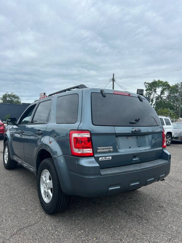 2011 Ford Escape XLT photo 5