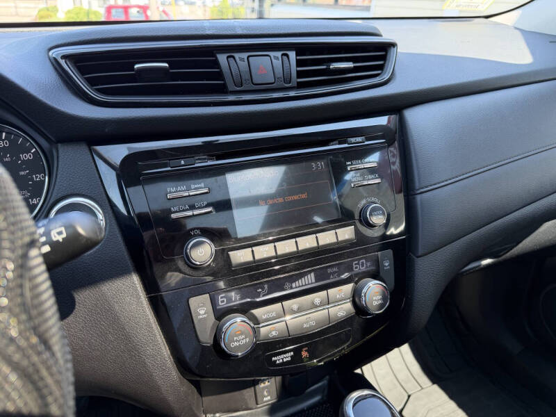 2017 Nissan Rogue SV