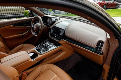 2025 Aston Martin DBX 707