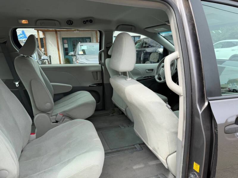 2011 Toyota Sienna Base 7-Passenger