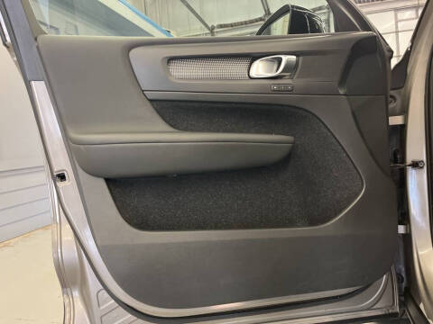 2022 Volvo XC40 T5 R-Design