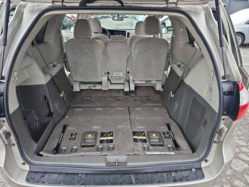 2016 Toyota Sienna LE 8-Passenger