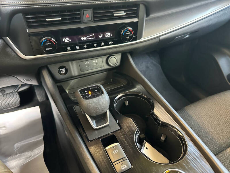 2025 Nissan Rogue SV