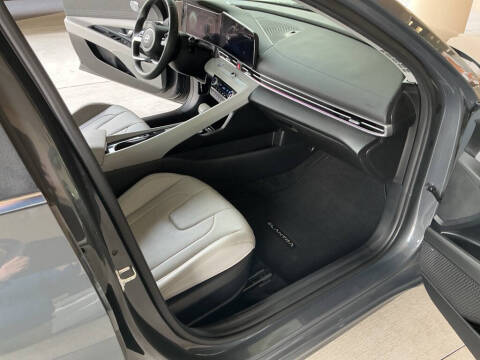 2023 Hyundai Elantra Hybrid Limited