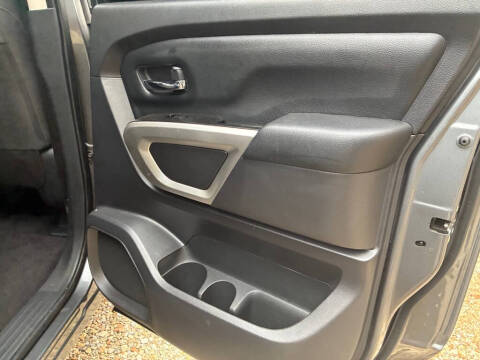 2023 Nissan Titan SV