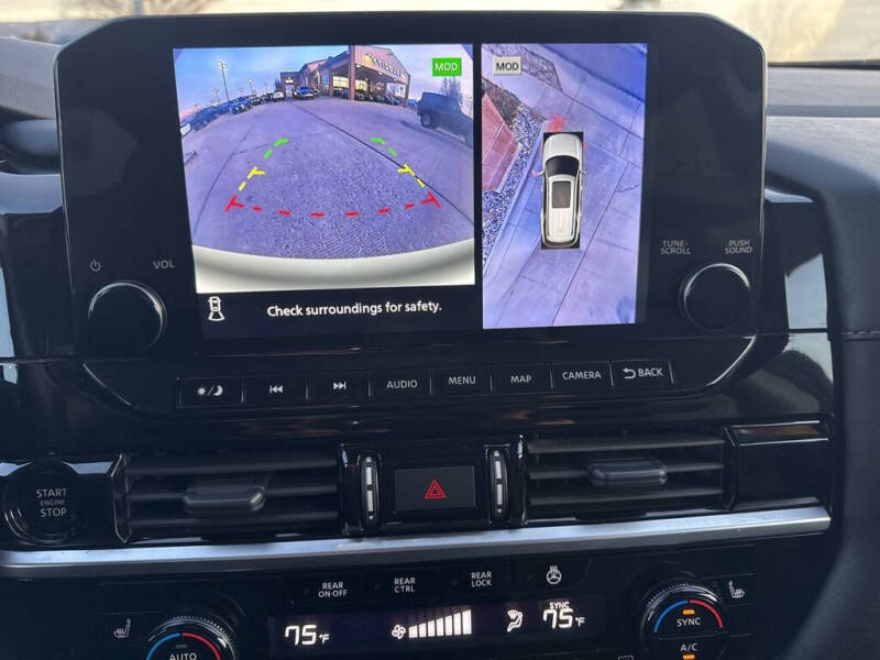 2025 Nissan Pathfinder SL