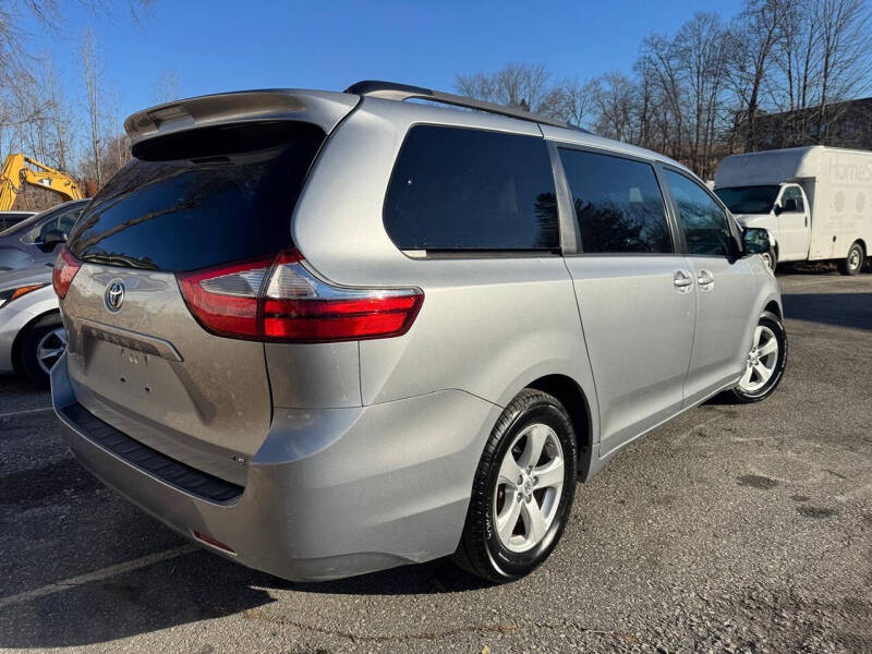 2015 Toyota Sienna LE 8-Passenger
