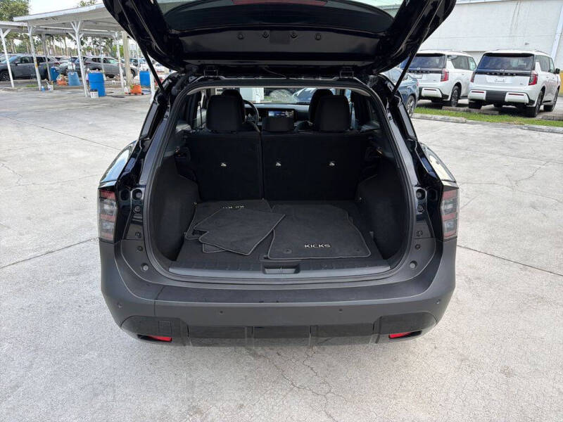 2025 Nissan Kicks SV